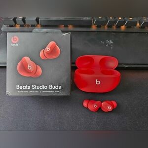 ✨️Beats Studio Buds✨️